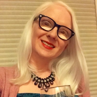 Podcaster🎙 Runner🏃🏼♀️Craft beer lover🍻 Adventurer🌳 Baker🍪 Dog & cat mom🐕 Albinism 🤍