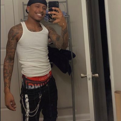 New twitter follow da kid get me back right 👑