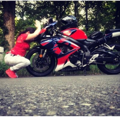 TChelly143's profile picture. God, kids, bike life...