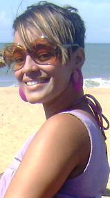 Estudando Designer de Moda,Fashionista,Consultora de imagem e estilo,Aquariana,Viciada em Make-Up e Sapatos,casada,Apaixonada por Deus,Maridón,Cães e a Vida :))