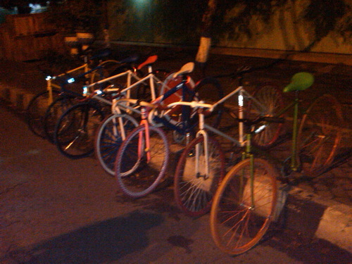 fixie not else, fixie just'n a colour, fixie is a fixed gear guys...