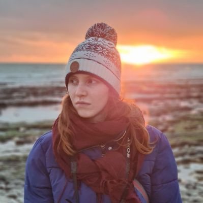 paulinance's profile picture. Pauline retweete trop. Pauline le sait. Mais Pauline continue de retweeter.