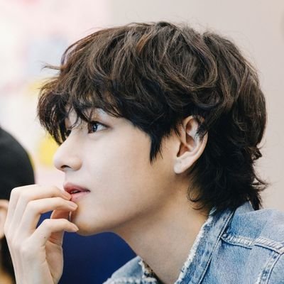 Sui タリョラを観たついでにそのままテレビ でyoutubeのまだ観てなかった動画を観てたらdiconのユンギがアップされたので観たら大画面で観る美しさにビックリして昨日までのぐぅちゃんとテテとジミンちゃんとホビも観たらみんな圧倒的な美しさで テレビ前で