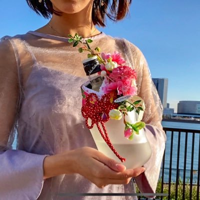 はじめまして☺️お酒ボトルを「和×花」で可憐に飾る『ボトル･デ子』を作っています🍾🌸 BASE⇒ https://t.co/pRQxTFXkuV Instagram⇒ https://t.co/P7Dh0Csg4U