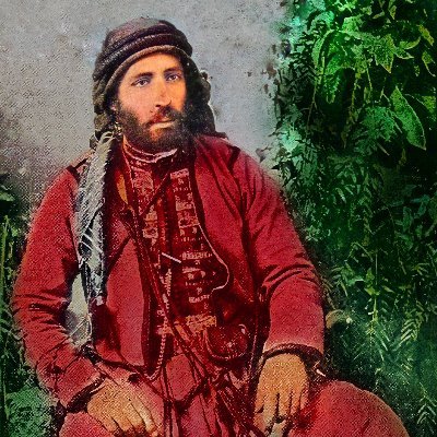 Sephardic+ Orthodox Jewish convert. Language learner and teacher. 🇬🇧🇫🇷🇮🇱🇪🇸 🪷🇵🇸 Not the actual turjeman/dragoman in this photo. גר צדק ולא צדיק