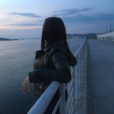 HtoInfinity's profile picture. driving down a one-way road to something better🧚🏻‍♂️  (they saw Ed in Manchester and he held Sun while Ed played)