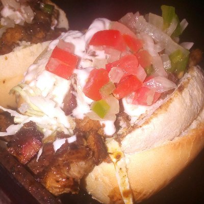 Ofrecemos sandwiches de carne asada a la parrilla, con ingredientes frescos, y al precio ideal (G 5mil) para toda la familia!
Hace tus pedidos al 0985 297 200