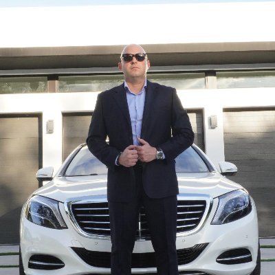 Empresario ,enprendedor y CEO de Seminario de Inversiones de la bolsa de valores en Estados unidos