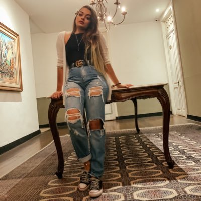 carioca, 26 anos/ Virgíniana/ bailarina/ professora de educação física