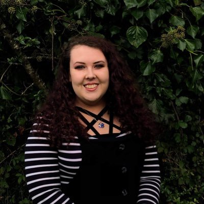 km_bookss's profile picture. i bleddy love books | sometimes I write things | English graduate from @UniExeCornwall