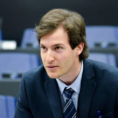 @collegeofeurope former POL student. Former @eucouncil trainee. Very keen in international relations, environment, innovation, and Star Wars too.