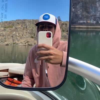 FryKayle's profile picture. I hope you’re having a good day 🤍 nothing better than a warm hug