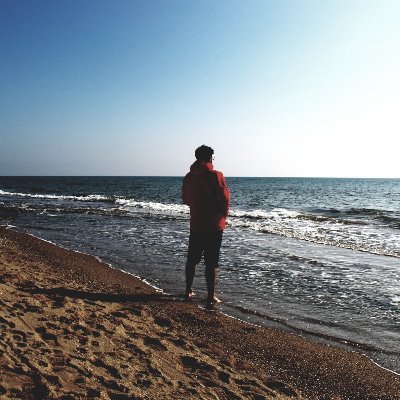 AlbertoCorujo's profile picture. He viajado a través de los libros; a lugares tan sorprendentes que solo pueden habitar en la imaginación de aquellos que se dejan llevar por la fantasía.