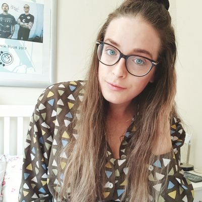Spare account incase I get hacked again lols.
Main : @Claireyyyy