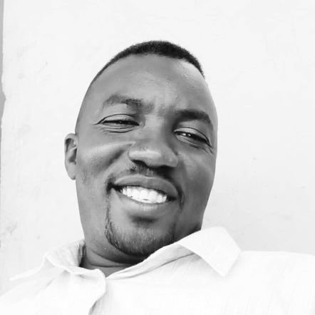 wadharoun's profile picture. رُبما الأشياء ليست بهذا السُوء، رُبما عيناك مرهقتان ليس إلا