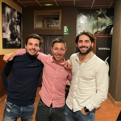 AdriCabedo's profile picture. Todos tenemos algo que enseñar y mucho que aprender, algo que decir y mucho que escuchar.