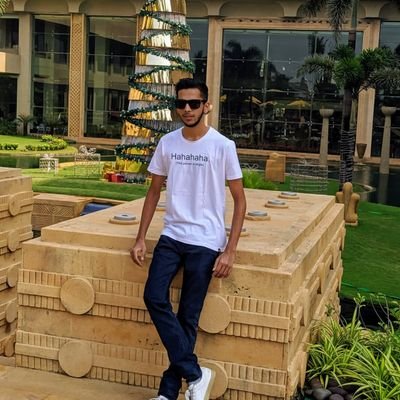 Jainam31358197's profile picture. Don't let your eyes be blinded by her Makeup////20