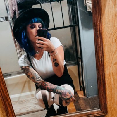 Tattooed mama jus tryna raise decent humans 🖤 ♒️♑️♐️ here to save your earth from yourselves