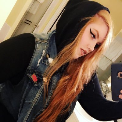 emilyrinearson's profile picture. Artist in the pnw