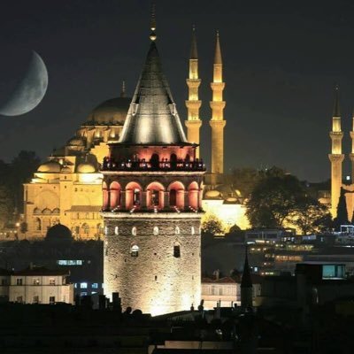 BuyukunalZumra's profile picture. Üzerimize yıkılacağını bildiğimiz duvarları, çiçeklerle süsledik…