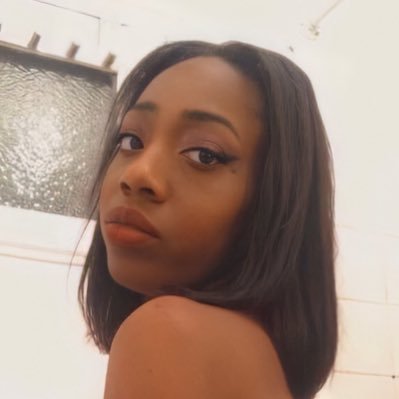 bri_ttly's profile picture. { are u a 1 or a 0 ? }