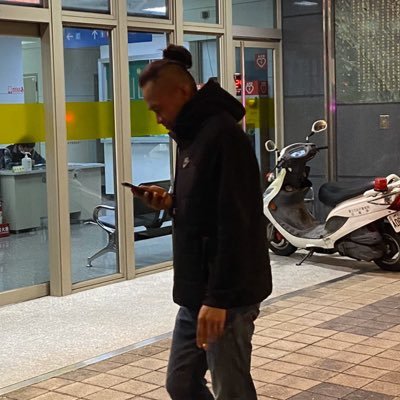 SQ1HJ4UimF2cqAa's profile picture. 已婚35歲高雄人
