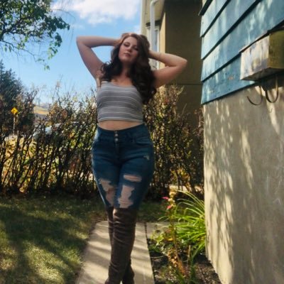 SeaQueen2113's profile picture. Here to make a little sunshine  there more to me if you click the link 🥰