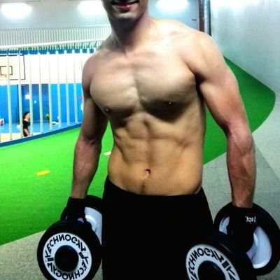 日本株投資、筋トレ、キックボクシング、テニスが趣味の30代リーマンです。
コーヒー☕️と和菓子が大好きです。40歳までに脱サラしたい。
人生一回。色んなことに挑戦して、人生楽しみたい。
「変えられないことを受け入れ、変えられることに集中すること」