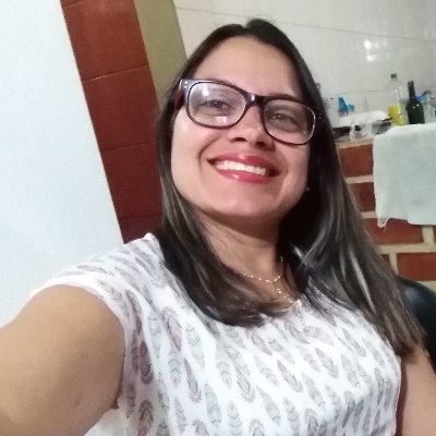 Venezolana, madre, educadora, católica, artesana.