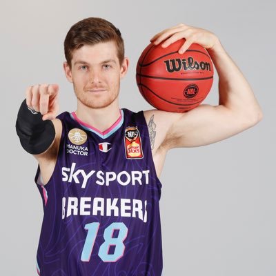 RazmusBach's profile picture. 🇩🇰➡️🇦🇺➡️🇺🇸 World citizen.             NZ Breakers 🏀                     @misslindleyy 👸🏻💍