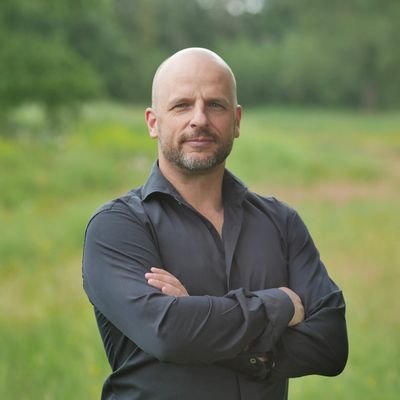 henkleerssen's profile picture. Voor vrijheid en transparantie/Captain obvious for educational purposes/Official anonymous Twitter fact checker/Pythonista/AI adept/Vader van 3 dochters