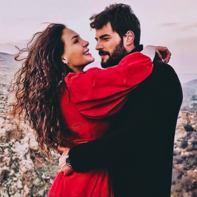 İ𝒏𝒕𝒊𝒌𝒂𝒎𝒅𝒂𝒏 𝒅𝒐ğ𝒂𝒏 𝒊𝒎𝒌𝒂𝒏𝒔ı𝒛 𝒃𝒊𝒓 𝒂ş𝒌 𝒎𝒂𝒔𝒂𝒍ı... #Hercai #ReyMir #AkınAkınözü #EbruŞahin 🦋🖤