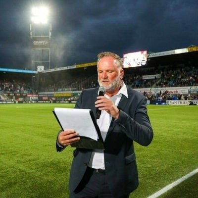 Zanger/Stadionspeaker PEC Zwolle/ Hoofdconducteur bij NS/Fulltime Levensgenieter en trotse vader en echtgenoot. Twittert op persoonlijke titel!