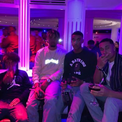 si tu follow je follow back y’a pas de manière ici gros 🇩🇿🇩🇿