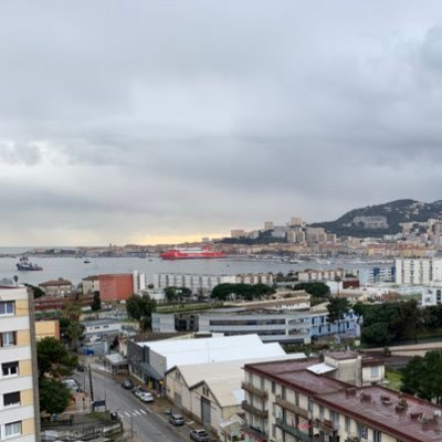 Corse avant tout, enseignante, croit en l’espèce humaine (mais pas tous...)
