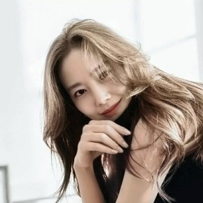 aarticiaa's profile picture. 