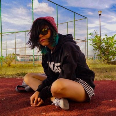 AmbarJFuentes's profile picture. La única iglesia que ilumina es la que arde