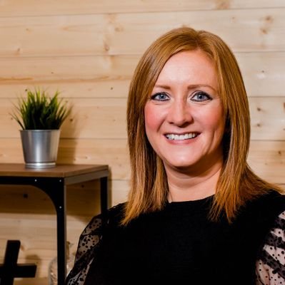 Providing Social Media Consultancy & Training to ambitious businesses | Host of @savvy_ni 👩‍💻   #socialmediamarketing #coppersquare