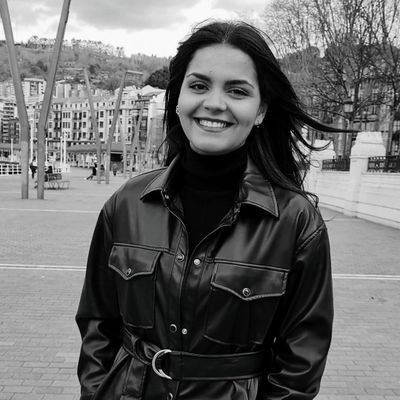 Carolinarojo_'s profile picture. 