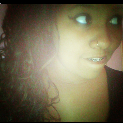 Dentro de mim, existem dois de mim e eles quase nunca concordam.
http://t.co/bYNr7t4lLd