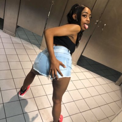 MooseKnucle27's profile picture. Mother First , Then A City Girl Right After 🤫