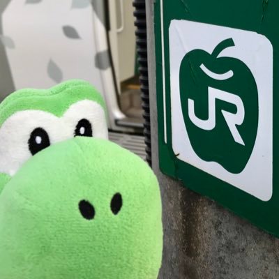電車、バス、徒歩で平日ひとり旅👣だいぶいい大人。ヨッシーは2009年からの旅の相棒です。東北地方、青森県、鄙びた温泉街、宿に惹かれます♨️某アイドルのツアー中は低浮上です