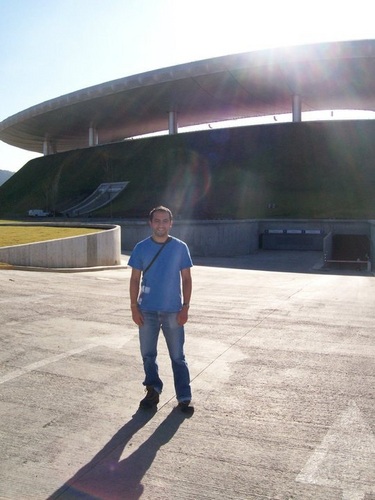 Arquitecto PhD. Consultor en temas de vivienda, sostenibilidad y urbanismo. Jardinero, vegetariano y docente universitario