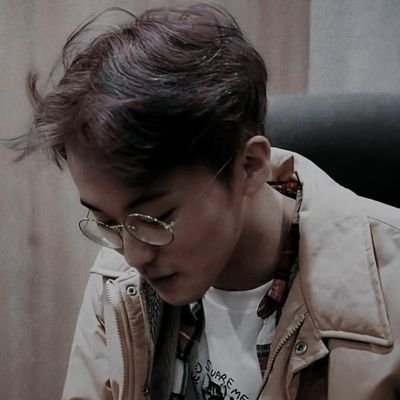 #𝐔𝐍𝐑𝐄𝐀𝐋 • 1999 ㅡ mark lee