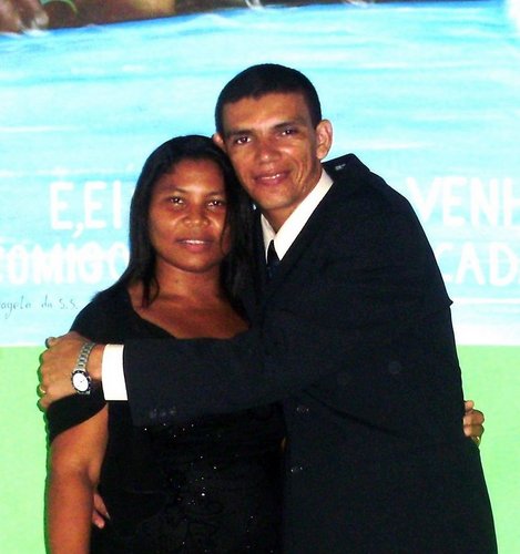 SOU PASTOR EVANGELICO,CASADO E TENHO DOIS FILHOS
AMO A MINHA FAMILIA
``O AMOR NÃO APAGA O PASADO MAS CONTROI O FUTURO``