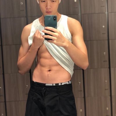 zhangxin55550's profile picture. 我对肌肉，翘臀，胸大的公0，没有抵抗力