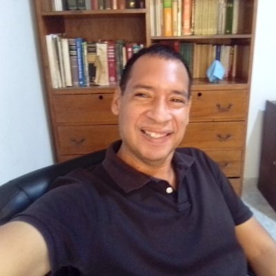 Nacido en Piura Peru,soltero, sin hijos, emprendedor.