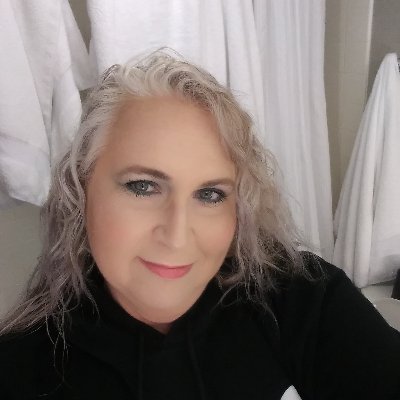 itsredcandy's profile picture. Mama and wife.