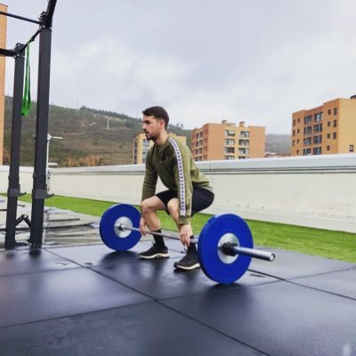 Maestro especialidad de Educación Física y Licenciado en CAFYD. Encargado del Centro Deportivo ValdiSport,Monitor en Actividades dirigidas y Entrenador Personal