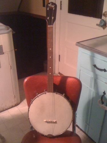 nokomisite's profile picture. I'm here (very very rarely), but my music stuff is over at @lazysalon